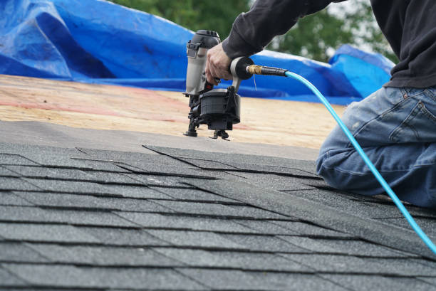 Best Flat Roof Repair Services  in Como, WI